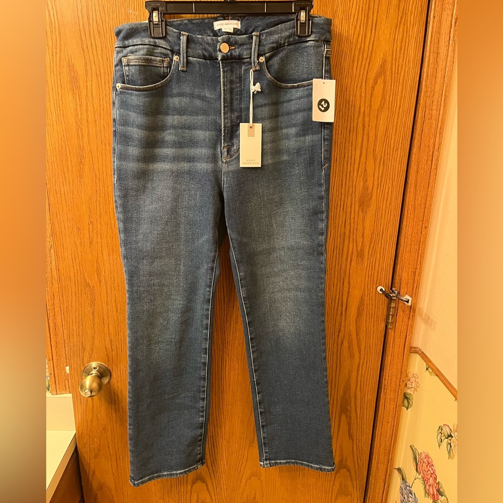 NWT Good American Good Legs straight leg jeans. High rise. Flat-tummy tech. $35